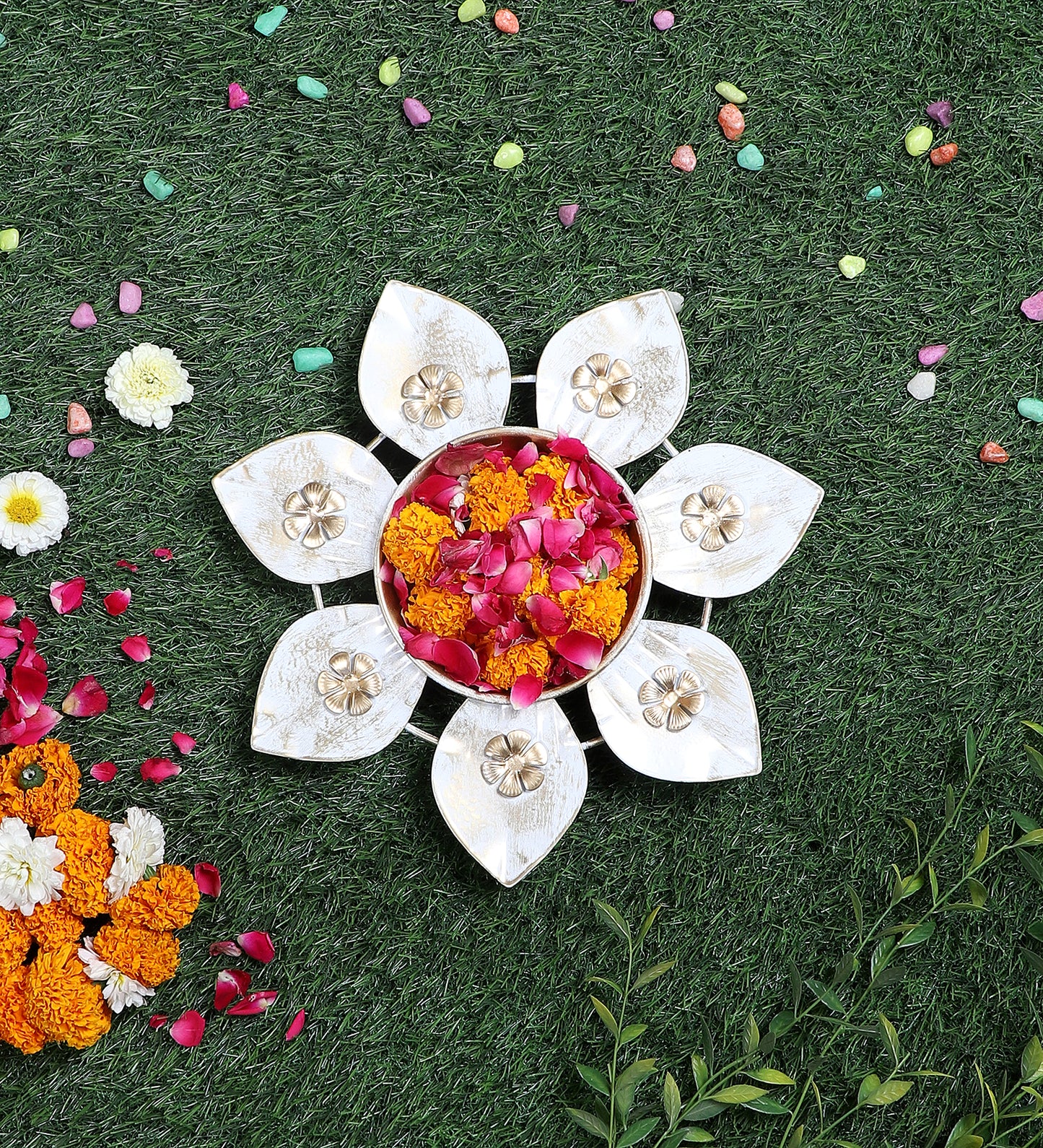 Small Gold Bright Flower Urli