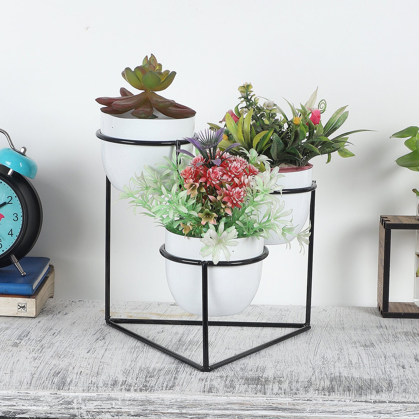 Traingle Stand Planter Black & White